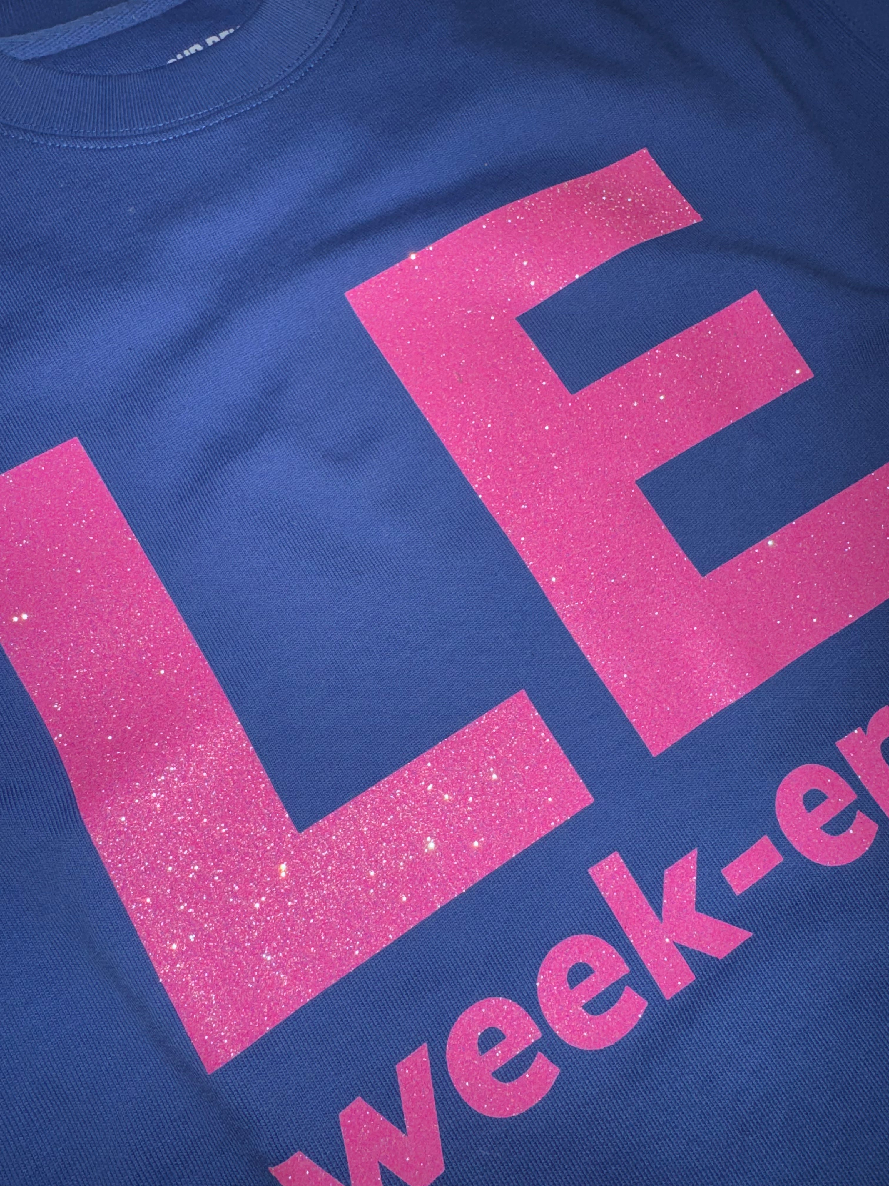 Le week-end. Pullover blau / rosa Glitzer